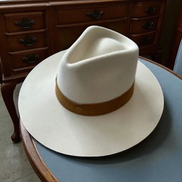 JANESSA LEONE Cream Brown Banded Fedora Straw Hat Size Medium - Picture 1 of 7